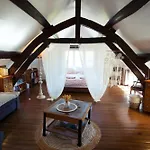 A La Belle Etoile De Paris A Honfleur